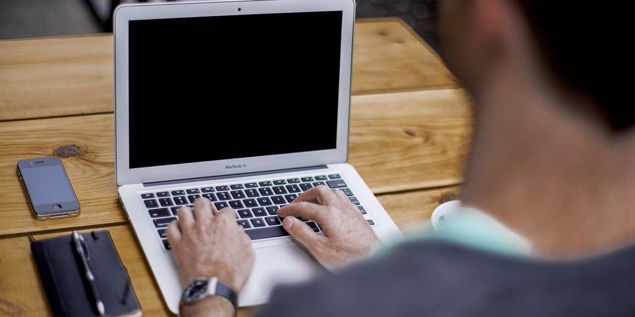 blogging-336375_1280